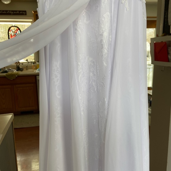 Wedding dress - Picture 5 of 6